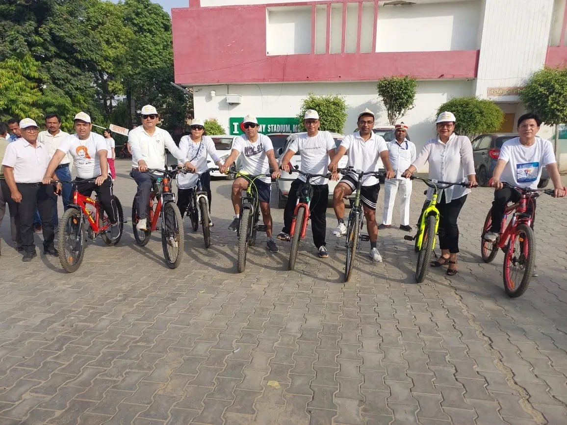 आईएमए की ओर से निकाली गई साइकिल रैली में शामिल चिकित्सक