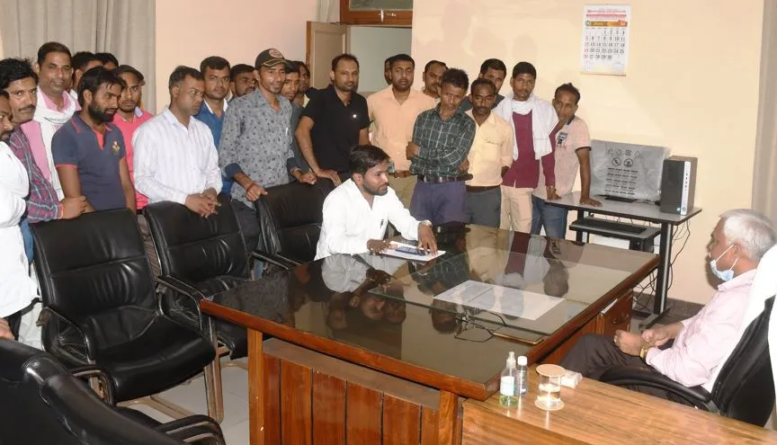 बरेली: एमजेपी रुहेलखंड विश्वविद्यालय के आउटसोर्स कर्मचारी वेतन न मिलने से परेशान, वित्त अधिकारी से की वेतन दिलाने की मांग