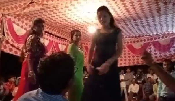 पीलीभीत: बेटे के जन्मदिन पर नर्तकियों से लगवाए ठुमके, एफआईआर