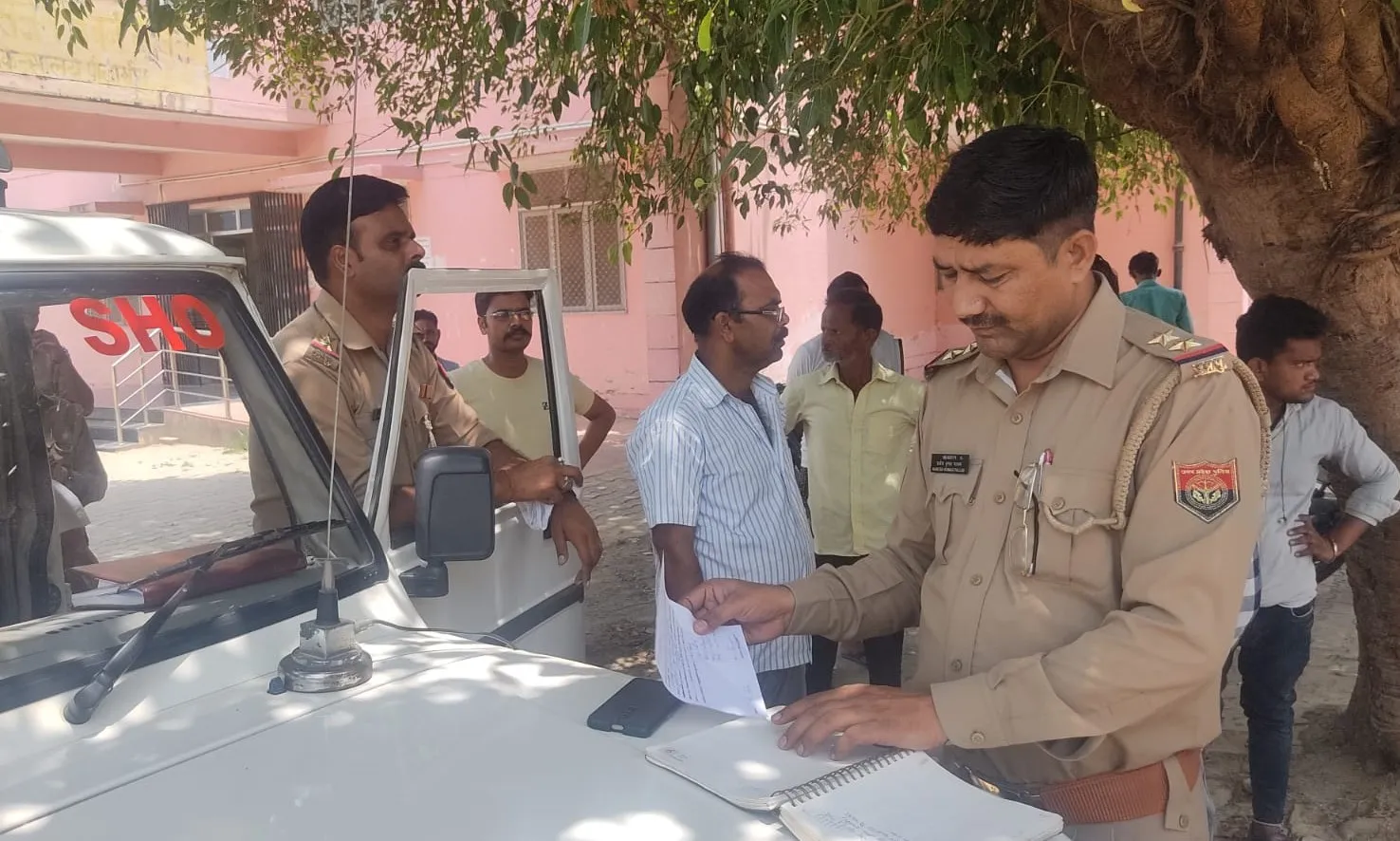 पीलीभीत: किराना व्यापारी का दुकान में मिला शव, कनपटी पर लगी थी गोली