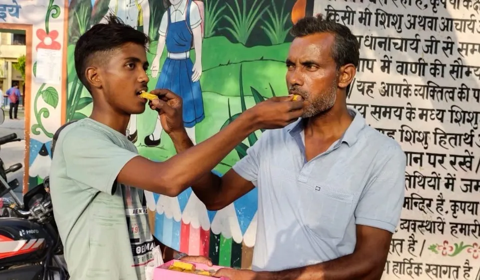 पीलीभीत: हाईस्कूल में अनुज तो इंटर में पलक ने लहराया परचम