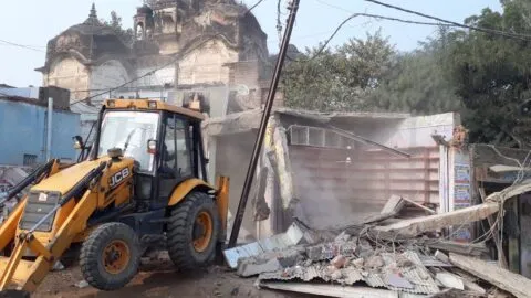 काशीपुर: अतिक्रमण पर चला बुलडोजर, अतिक्रमणकारियों में मची खलबली