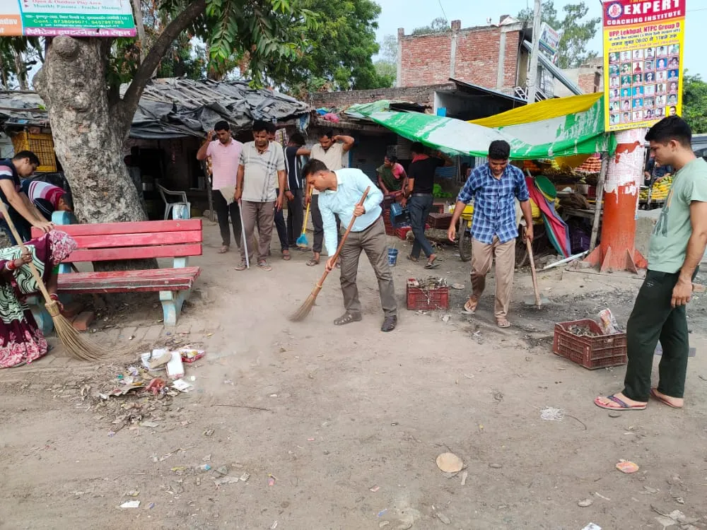 रायबरेली : अपराध के साथ ही गंदगी का भी पुलिस करेगी सफाया, कोतवाल ने खुद चलाया सफाई अभियान