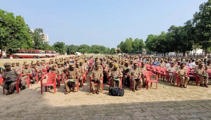 पीलीभीत: लोकसभा उपचुनाव के लिए पुलिस बल रामपुर रवाना