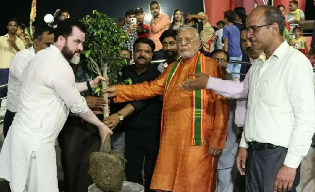 शाहजहांपुर: वीआईपी ग्रुप की पौधारोपण मुहिम का वित्तमंत्री ने किया शुभारंभ