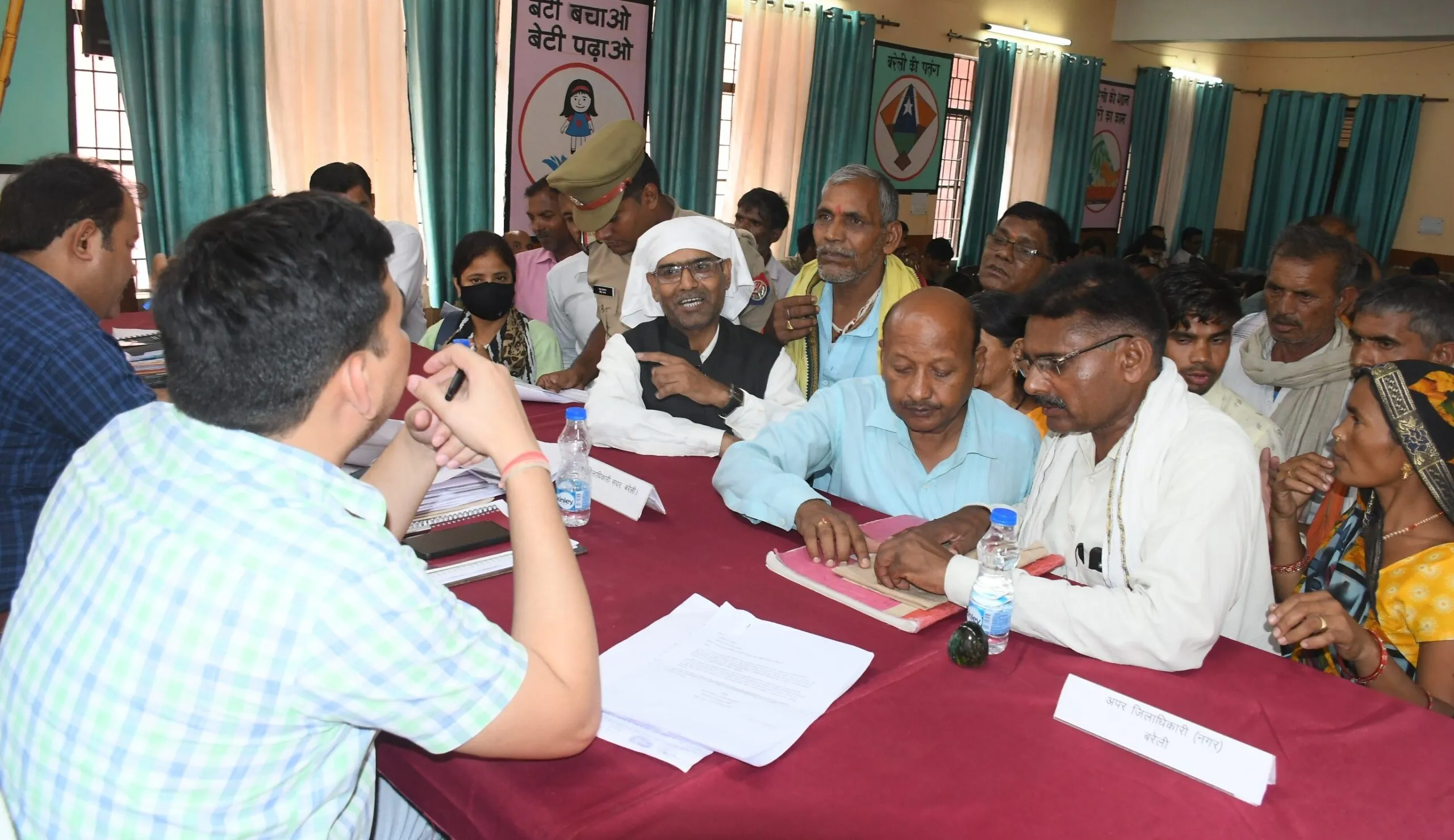 बरेली: संपूर्ण समाधान दिवस पर फरियादियों ने लगाई गुहार