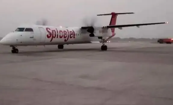पटना में स्पाइसजेट के प्लेन की इमरजेंसी लैंडिंग, उड़ान भरते समय इंजन में लगी आग