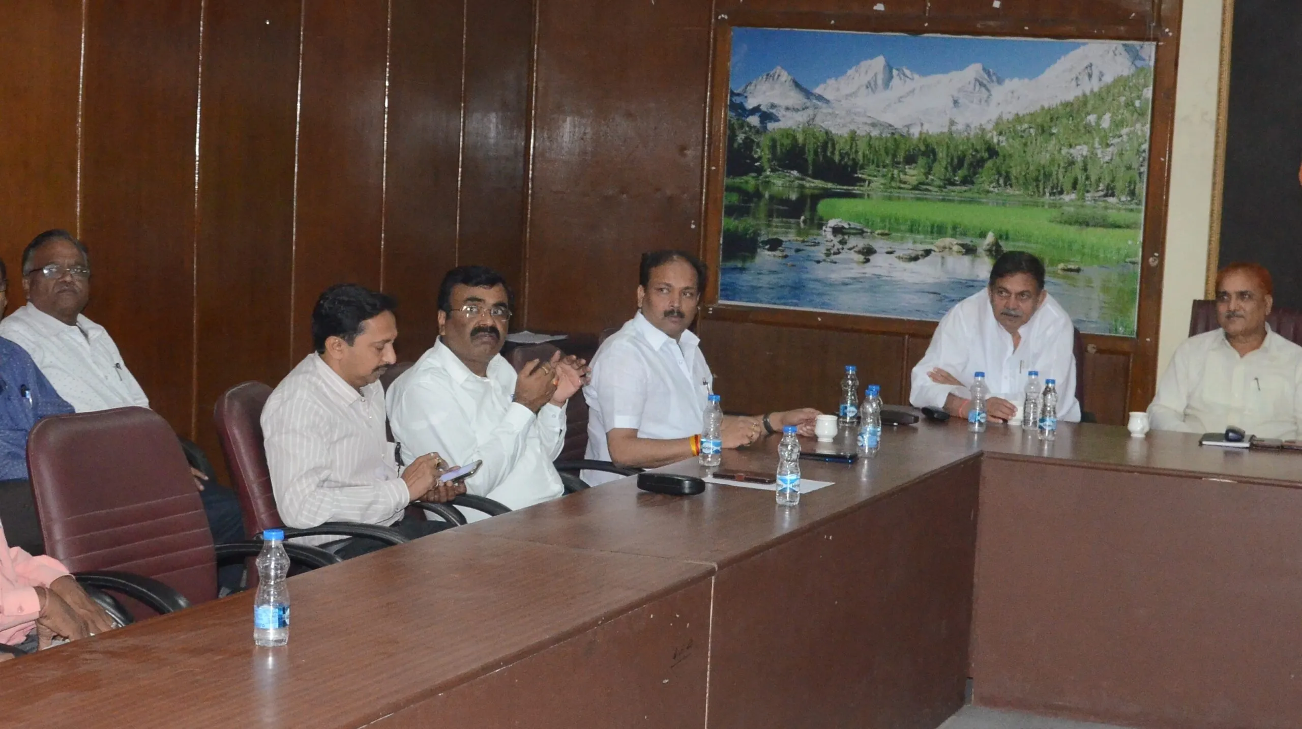 बरेली कॉलेज के कर्मचारियों ने टाली तालाबंदी, दो घंटे चली बैठक के बाद लिया गया फैसला