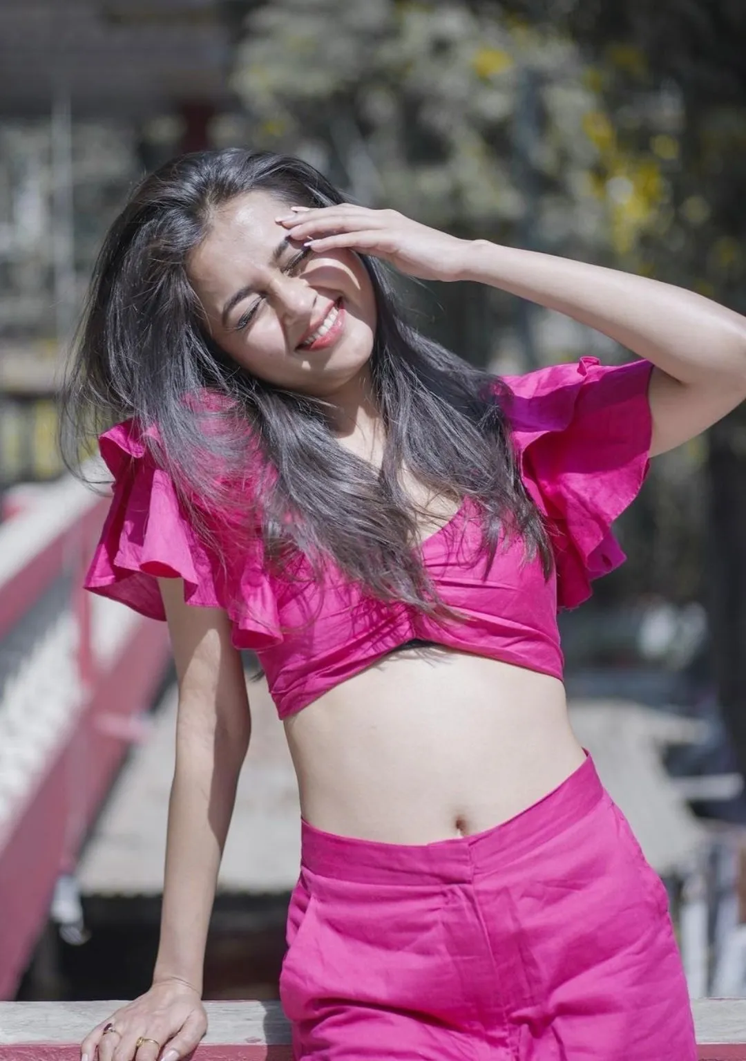 सूरज की किरणों संग खेलती दिखीं तेजस्वी प्रकाश, बोल्ड लुक देख धड़का फैंस का दिल - Amrit Vichar