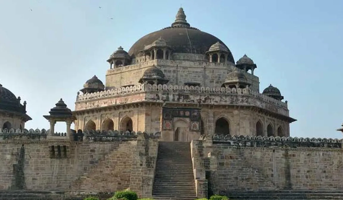 इतिहास के पन्नों में दर्ज शेरशाह सूरी का मकबरा क्यों है खास, जानिए