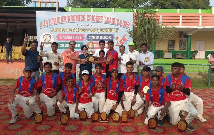बरेली: स्टेडियम किंग्स ने किया ट्रॉफी पर कब्जा, तीन विकेट से हासिल की शानदार जीत