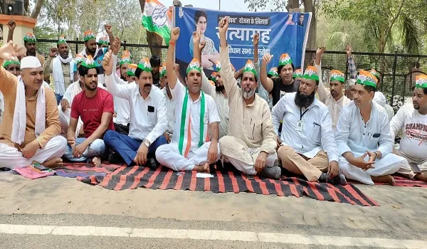 अमरोहा: ‘अग्निपथ योजना वापस लो’, कांग्रेसियों ने सरकार के खिलाफ किया प्रदर्शन