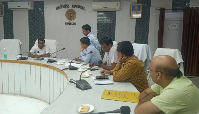 अयोध्या: डीएम की अध्यक्षता में शाषी परिषद व प्रबंध समिति की हुई बैठक, जिले के पांच बालू खनन क्षेत्रों पर होगी स्टडी