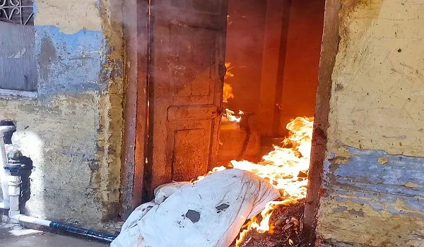 मुरादाबाद : दाल बनाते समय सिलेंडर में लगी आग, फायर ब्रिगेड ने बमुश्किल पाया काबू