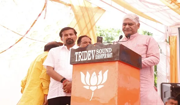 अमरोहा: गरीब कल्याण सम्मेलन में पहुंचे जनरल वी के सिंह, राहुल गांधी और मौलाना तौकीर रजा पर साधा निशाना