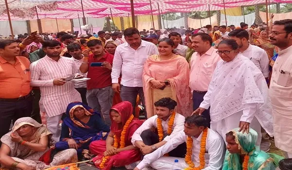 संभल : मुख्यमंत्री सामूहिक विवाह में एक दूजे के हुए 418 जोडे़
