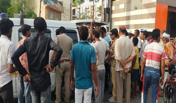 बिजनौर: ट्रेन की चपेट में आकर दो लोगों की मौत