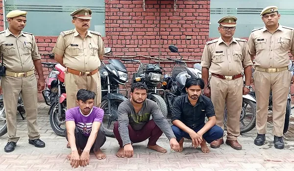 मुरादाबाद : बाइक लिफ्टर गैंग का भंडाफोड़, आठ वाहन समेत तीन आरोपी गिरफ्तार