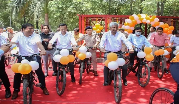मुरादाबाद में ई-साइकिल का उद्घाटन, डीएम-एसएसपी ने रैली निकाल कर पर्यावरण संरक्षण के लिए किया जागरूक