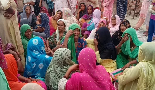 अमरोहा : टायर बदलते समय पिकअप की टक्कर से चालक की मौत