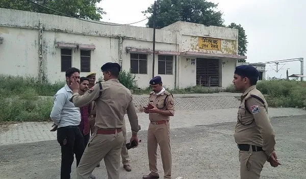 रामपुर: बेगमपुरा एक्सप्रेस में दो महिला यात्रियों के मोबाइल छीने