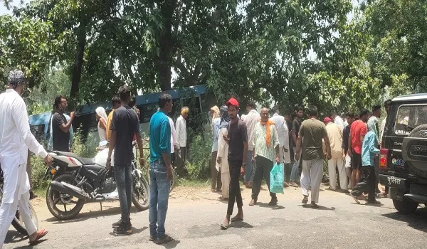 बिजनौर: बस और बाइक की भिड़ंत में एक की मौत, आधा दर्जन से अधिक यात्री घायल