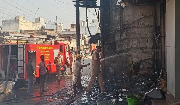 संभल: ट्रांसफार्मर में लगी आग की चपेट में आया अस्पताल, मची अफरा-तफरी