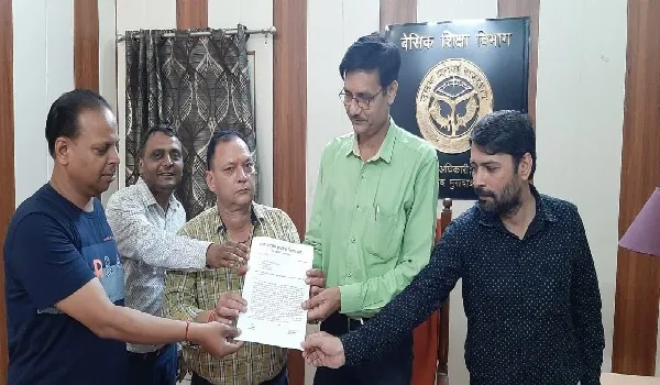 मुरादाबाद: ग्रीष्मकालीन अवकाश अवधि में स्कूल खोलने का विरोध
