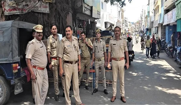 कड़ी सतर्कता में अदा हुई जुमे की नमाज, मस्जिदों के आसपास तैनात रहा पुलिस बल