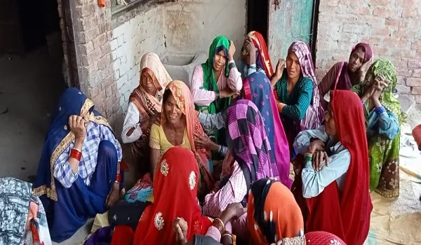 अमरोहा: गर्म रसगुल्लों के भगौने में गिरा मासूम झुलसा, मौत