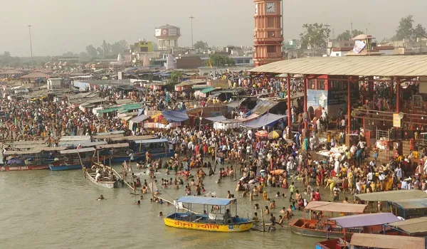 अमरोहा : गंगा दशहरा पर लाखों श्रद्धालुओं ने लगाई आस्था की डुबकी