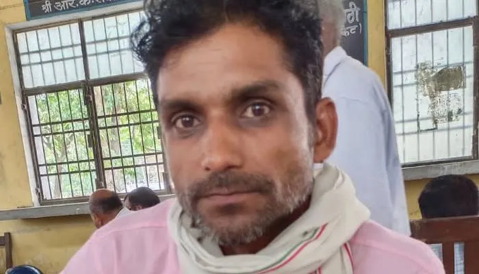 अयोध्या: साहब! मैं तो जिंदा हूं, लेखपाल ने मुझे मृत दिखाकर वरासत किसी और के नाम कर दी