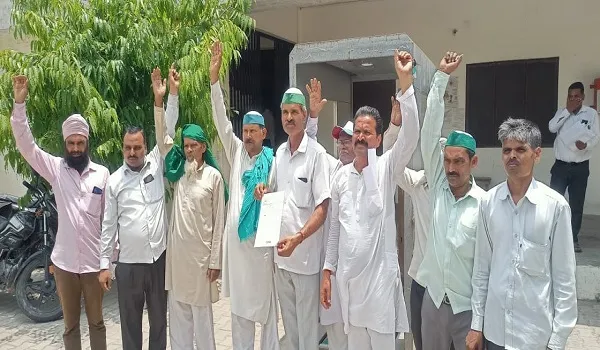 अमरोहा : गन्ना भुगतान को लेकर भाकियू भानु ने प्रदर्शन कर सौंपा ज्ञापन