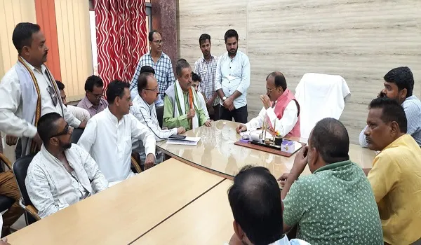 मुरादाबाद: जन समस्याओं को लेकर कांग्रेसियों ने महापौर का किया घेराव, दी आंदोलन की चेतावनी