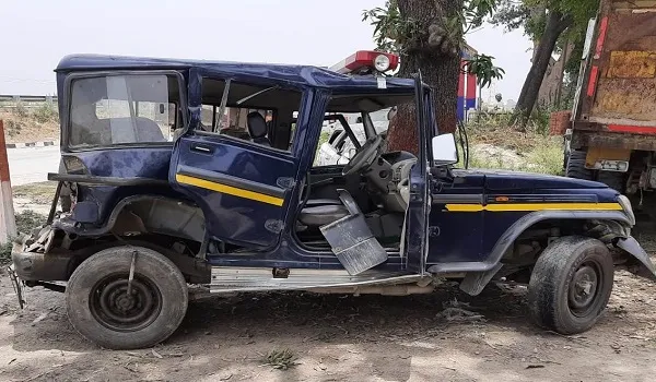 रामपुर: नैनीताल हाईवे पर तेज रफ्तार ट्रक ने पुलिस जीप में मारी टक्कर
