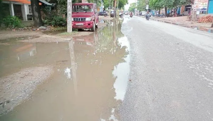 बलिया: बारिश ने गर्मी से दिलाई राहत, लेकिन कई मार्गों पर हुआ जल जमाव