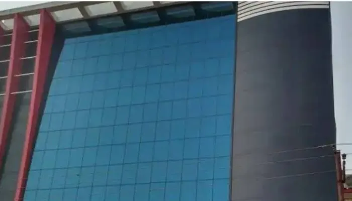 सुल्तानपुर: मुस्कान टावर पर चलेगा बुलडोजर, बैंक समेत कई बड़े संस्थानों के हैं दफ्तर