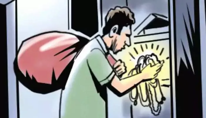 बाराबंकी: दो घरों में घुसकर लाखों के जेवरात उठा ले गए चोर