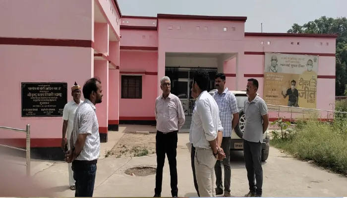 अयोध्या: मुख्य चिकित्सा अधिकारी ने तारुन व हैदरगंज सीएचसी का किया निरीक्षण, अधीक्षक को दी कड़ी चेतवनी