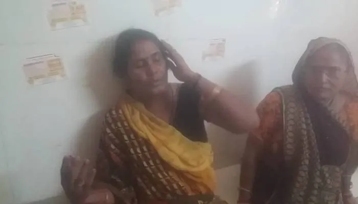 बाराबंकी: संपत्ति विवाद को लेकर दो पक्षों में हुई जमकर मारपीट, 2 गर्भवती महिलाओं समेत आधा दर्जन घायल