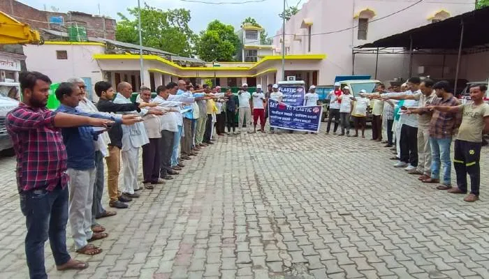 बहराइच: सिंगल यूज प्लास्टिक के खिलाफ चलाया गया जन जागरूकता अभियान