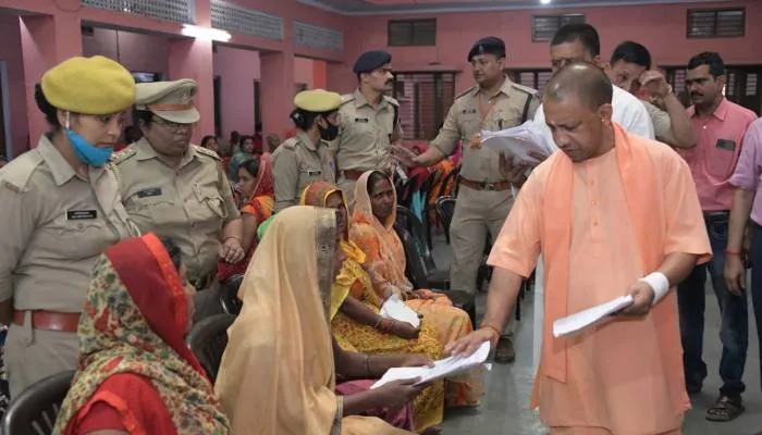 गोरखपुर: पूर्व विधायक अमनमणि ने सीएम योगी से लगाई पिता अमरमणि और मां मधु मणि को रिहा कराने की गुहार