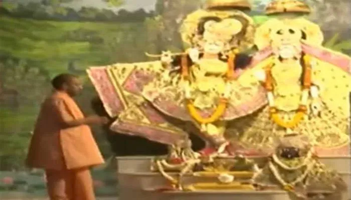 मथुरा: मुख्यमंत्री योगी ने ब्रज के मंदिरों में किये दर्शन, प्रदेश की खुशहाली की कामना