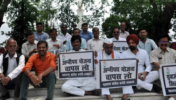 अग्निपथ योजना के विरोध में कांग्रेसियों का सत्याग्रह, कहा- बेरोजगारों का मजाक बना रही केंद्र सरकार