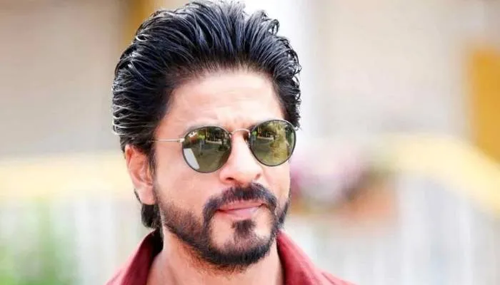 बॉलीवुड सेलेब्स पर फिर मंडराया कोरोना का खतरा, अब Shahrukh Khan भी हुए संक्रमित