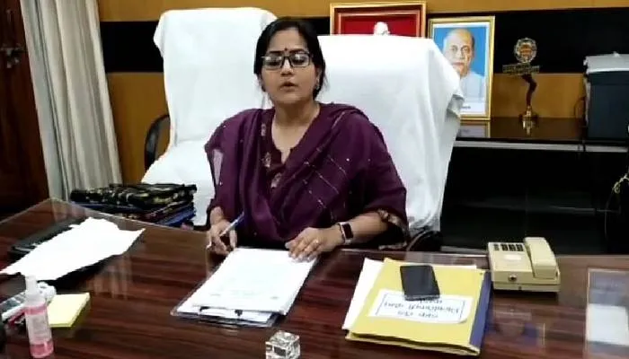 फतेहपुर की डीएम अपूर्वा दुबे ने दी सफाई, कहा- मेरे पास नहीं है कोई गाय, वायरल पत्र एक साजिश