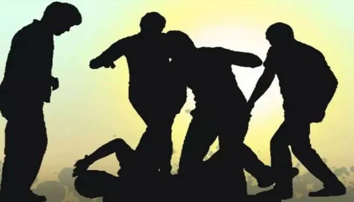 हरदोई: दबंगों ने रिटायर्ड फौजी और उसके भाई को पीटा, बाइक भी तोड़ी