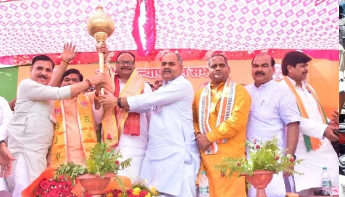 प्रतापगढ़ में बोले उप मुख्यमंत्री- गरीब कल्याण के लिये समर्पित है योगी सरकार