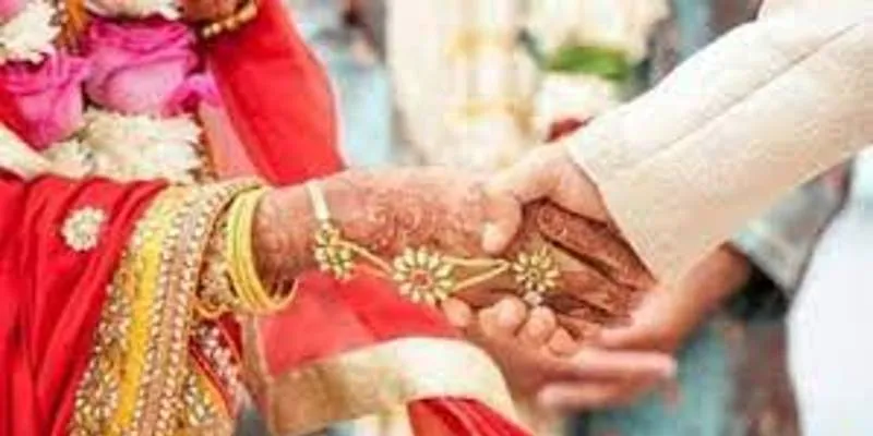 हरदोई: बारात में भोजन करने से 20 बारातियों व जनातियों की बिगड़ी हालत, दो रेफर