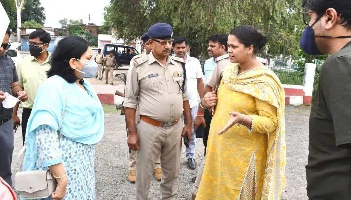 बहराइच: नई रेल लाइन के प्रस्तावित कार्य का मंडल रेल प्रबंधक ने किया निरीक्षण